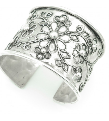 Cuff with floral decoration